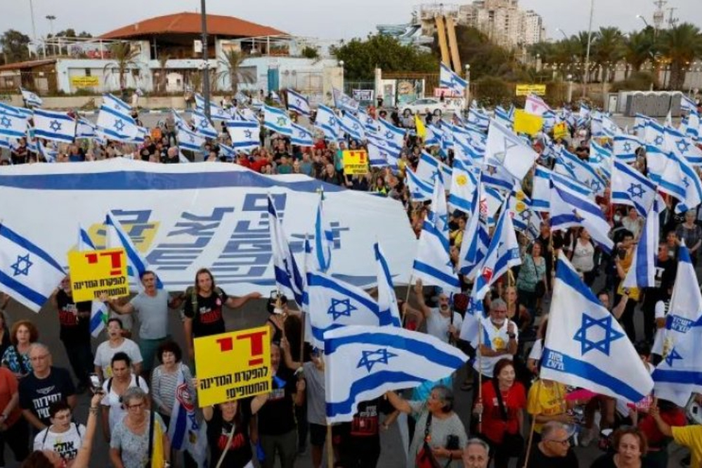 משפחות של אסירים ישראלים פותחות את שערי הגיהנום בפני נתניהו
