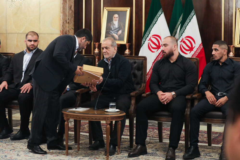 تجلیل+از+قهرمانان+کشتی