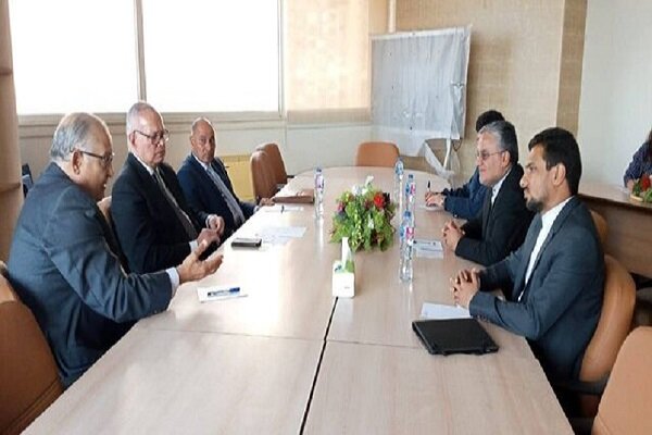 Iran, Egypt officials discuss region, ties