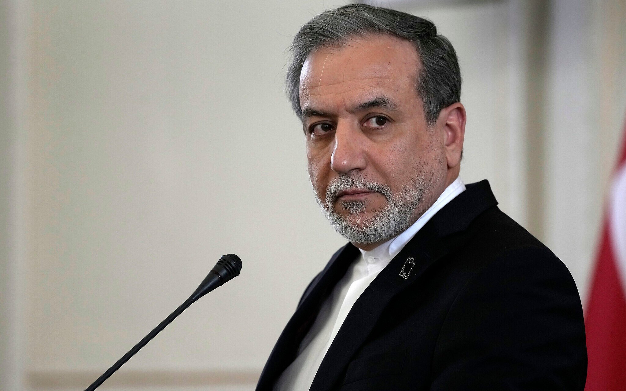 Israeli regime ‘pays people to lie on social media’: Araghchi
