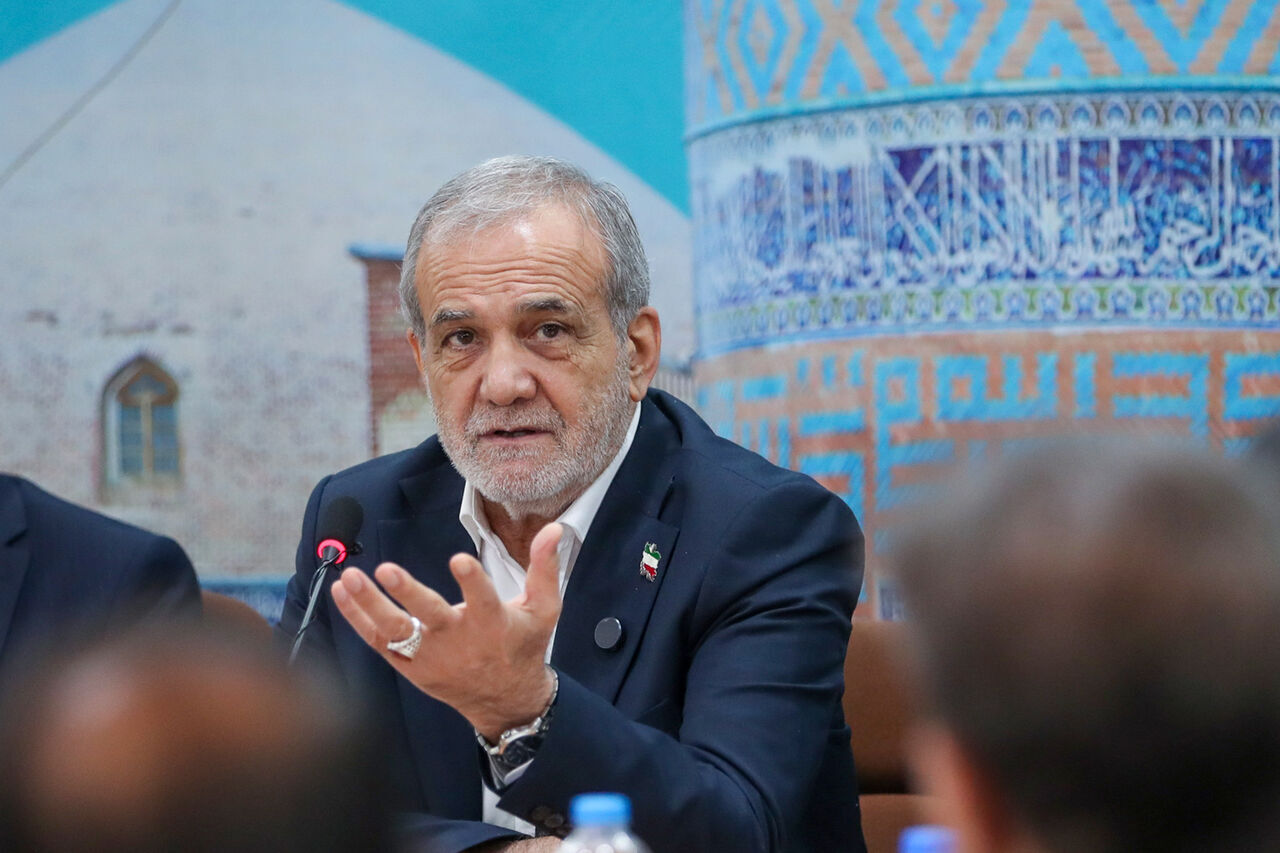 Pezeshkian emphasizes Iranian ambassadors' role in strengthening international cooperation
