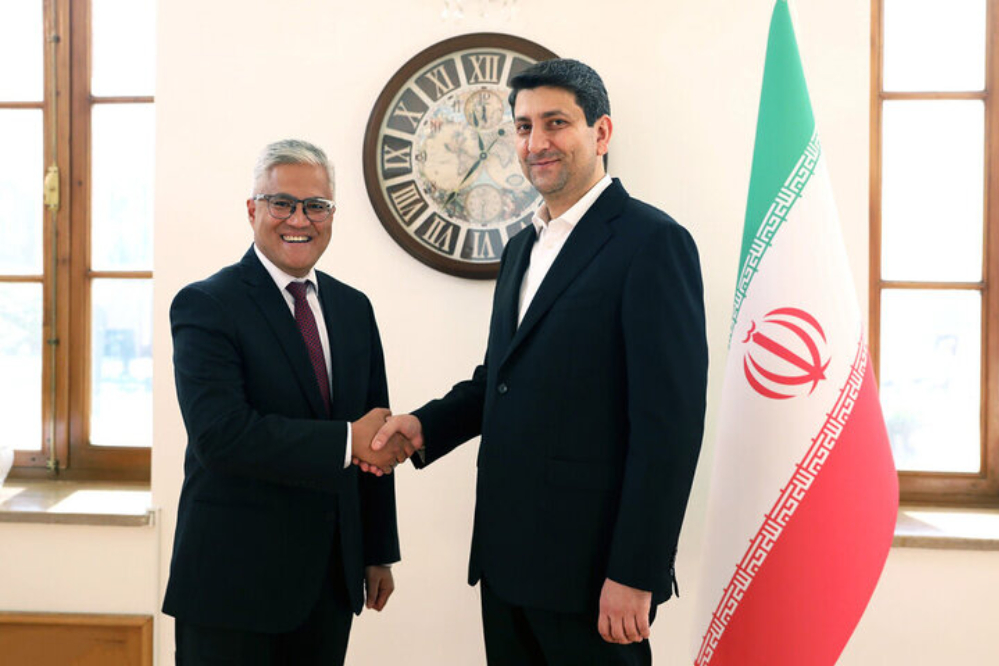 وزير الاتصالات الايراني يؤكد على عقد جولة جديدة من اللجنة الاقتصادية المشتركة مع إندونيسيا