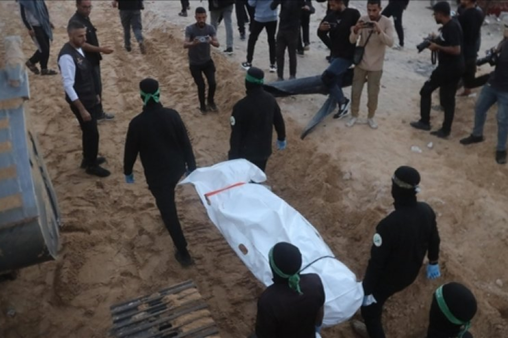 גדודי אל-קסאם מודיעים על חילוץ גופותיהם של שני אסירים ציונים בעזה.