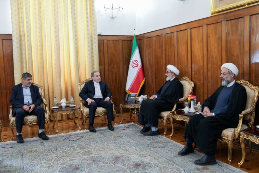 عراقجي يلتقي رئيس المنظمة القضائية للقوات المسلحة الايرانية