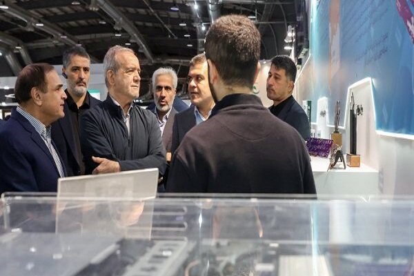 Pezeshkian visits Iran's Intl. Nanotechnology Exhibition
