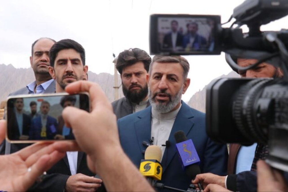 إيران ترسل أول شحنة مساعدات إلى ضحايا الزلزال في شمال أفغانستان