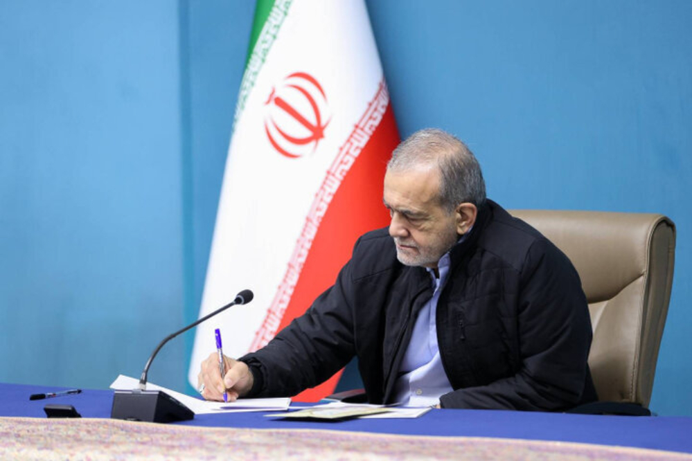 الرئيس الايراني: تصديق ميثاق كوروش في اليونسكو رمزٌ لاستمرار حضور إيران في وجدان الحضارة الإنسانية