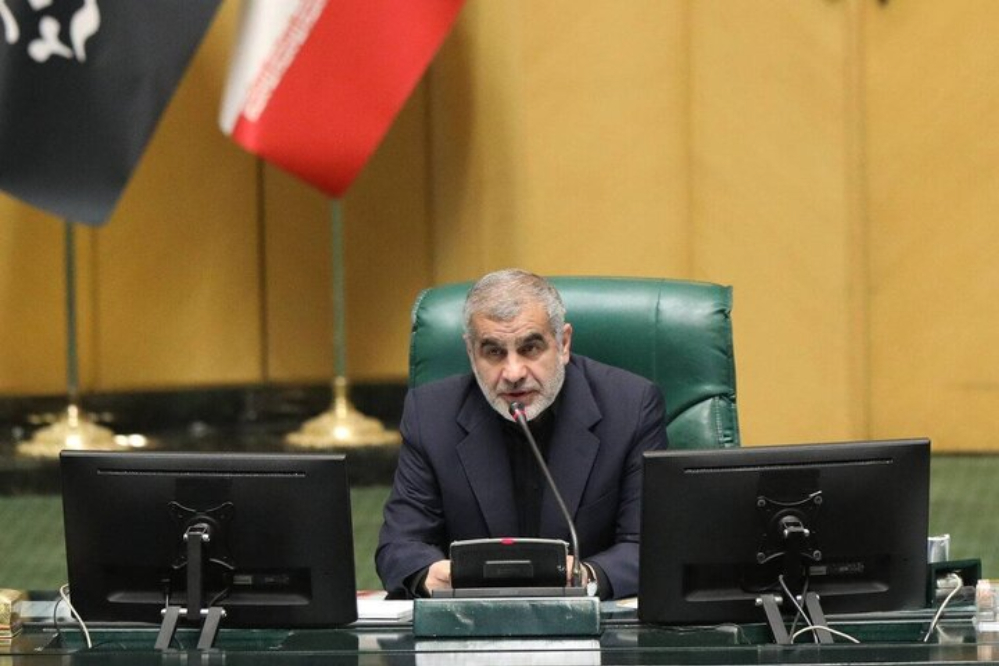 نائب رئيس البرلمان الإيراني يصل إلى إسلام آباد