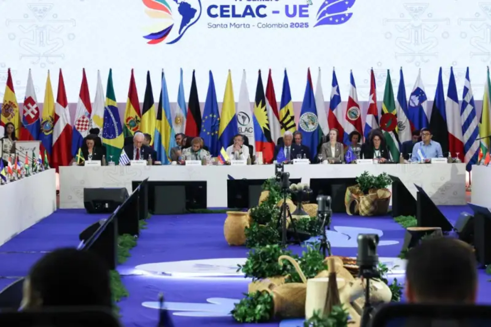 在影响力日渐式微之际，欧洲撒下大网