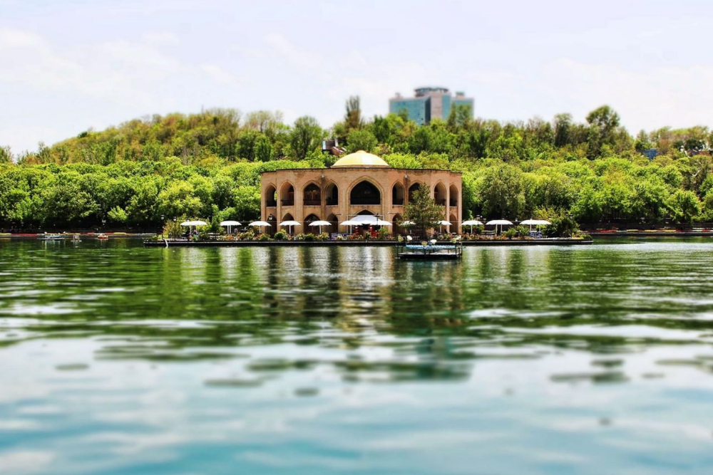 介绍伊朗城市的旅游景点