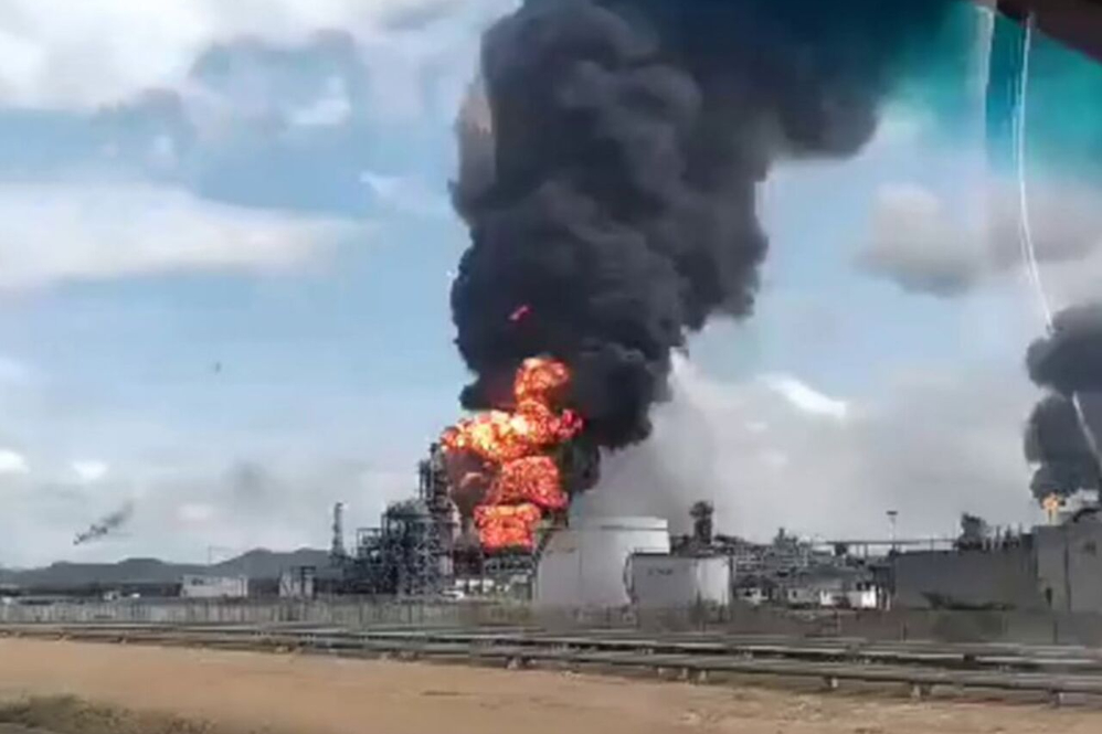 انفجار مهیب در تاسیسات نفتی ونزوئلا + فیلم