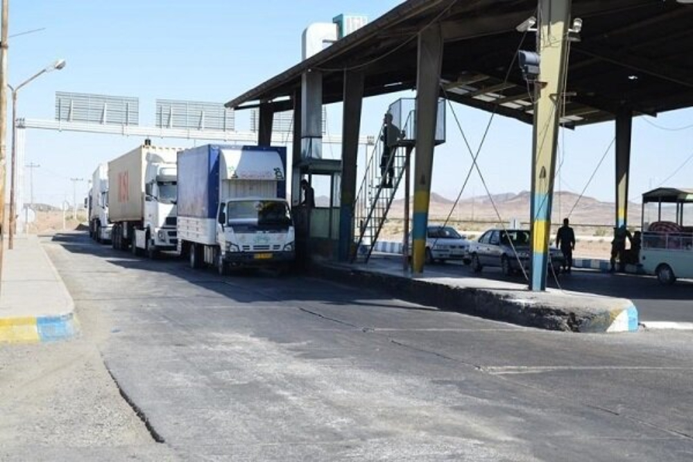 توقیف دو تریلر تانکردار حامل 70 هزار لیتر سوخت قاچاق در حاجی آباد