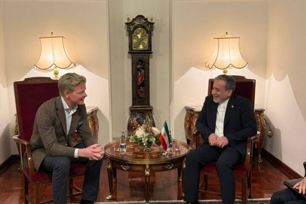 الممثل الخاص للأمين العام للأمم المتحدة في اليمن يلتقي وزير الخارجية الإيراني