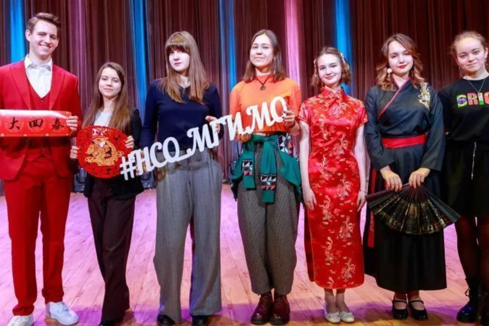 Более 700 школьников посетили Фестиваль БРИКС в МГИМО