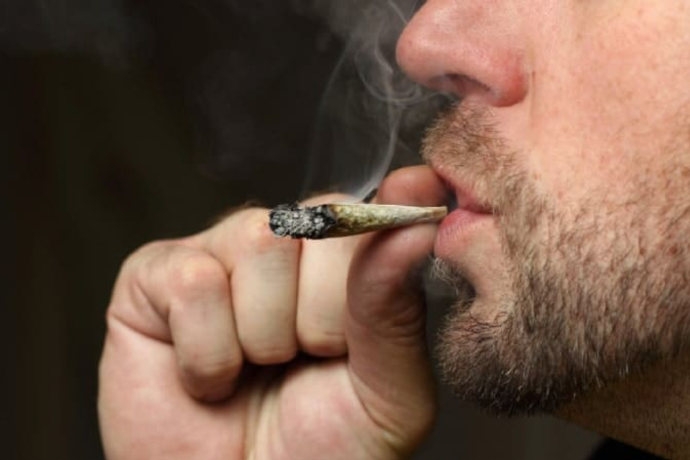 مخدر گل و تهدیدات آن: پزشک متخصص اعتیاد از خطرات پنهان می‌گوید