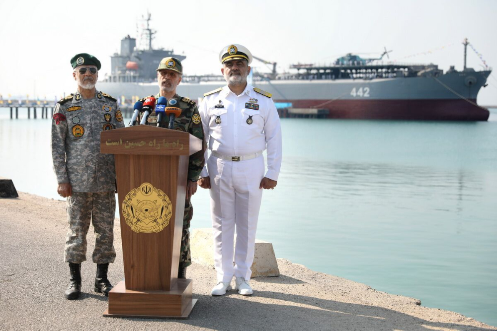 قائد الجيش الإيراني: مستعدون لردٍّ ساحق على العدو
