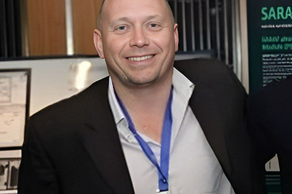 حنظله با یک دسته‌گل به استقبال دانشمند صهیونیست رفت!