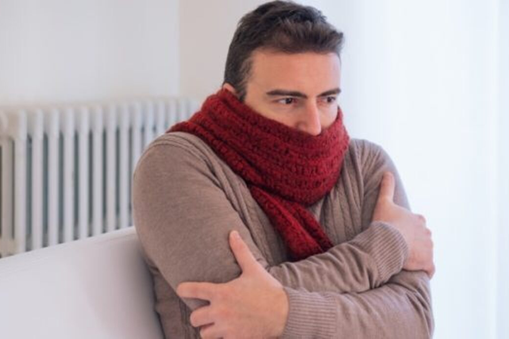 چرا همیشه سردتان است؟ 11 علت پزشکی احساس سرما