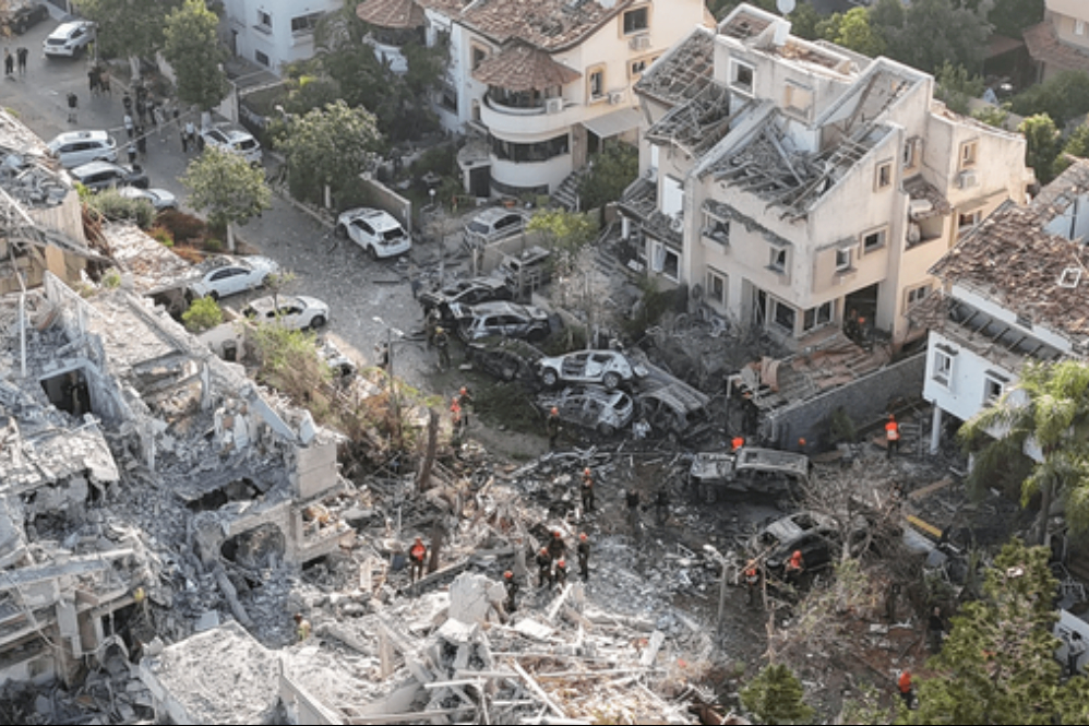 روزنامه اسرائیلی: مخروبه‌های حملات موشکی ایران هنوز بازسازی نشده است