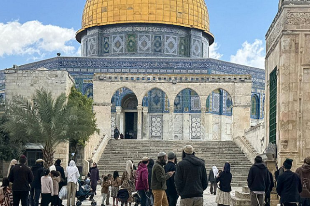 עשרות מתנחלים פרצו למסגד אל-אקצא וערכו טקסים תלמודיים