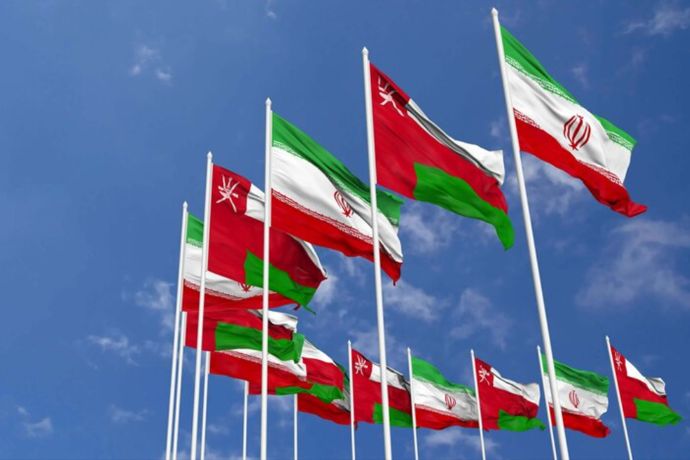 وزير الخارجية الايراني يحضر احتفالات اليوم الوطني العُماني في طهران