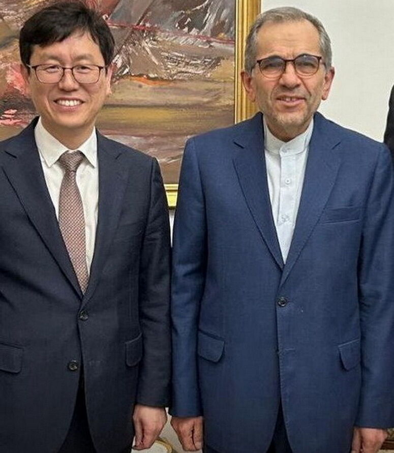 Iranian and South Korean diplomats discuss bilateral ties, regional developments