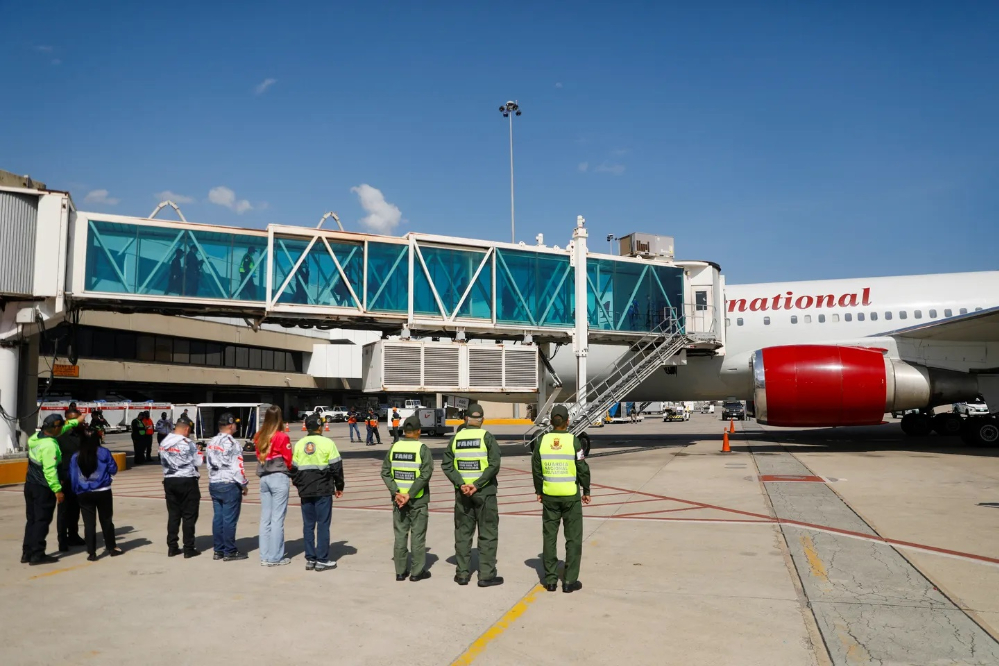 ونزوئلا مجوز ازسرگیری پروازهای اخراج مهاجران از آمریکا را صادر کرد