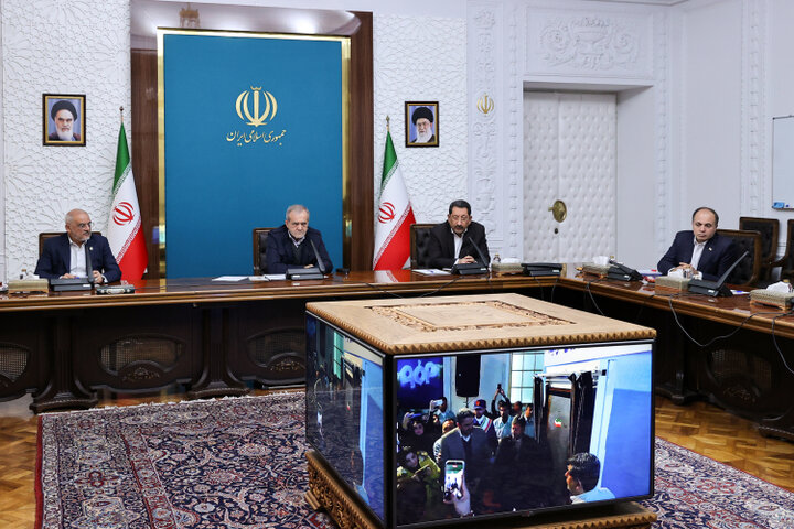 Pres. inaugurates seawater transfer project to central Iran