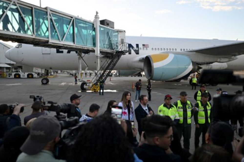 هواپیمای آمریکایی حامل 172 مهاجر در کاراکاس فرود آمد