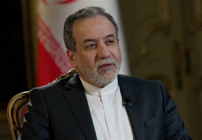 Foreign minister hails students for their efforts to uphold Iran’s dignity