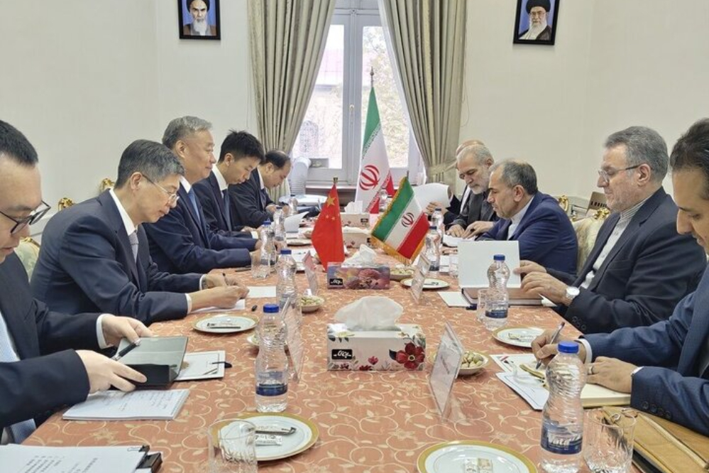 اجتماع النواب السياسيين لوزارتي الخارجية الإيرانية والصينية