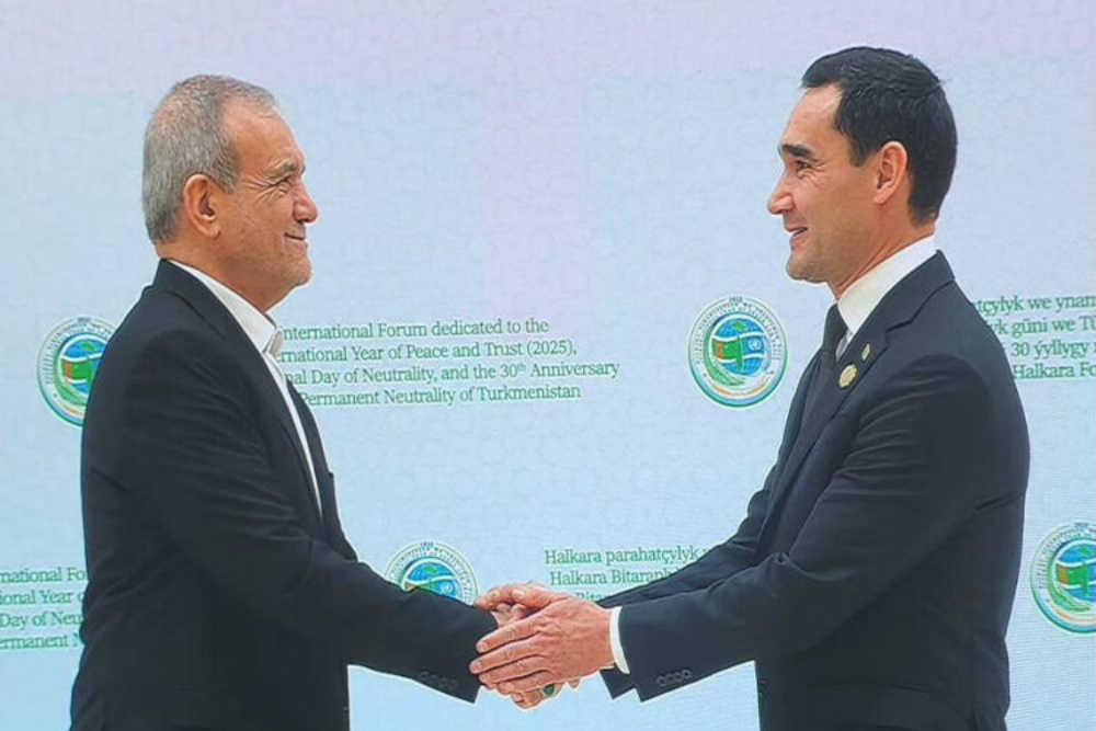 الرئيس بزشكيان: الثقة المتبادلة تضمن السلام والاستقرار بين الدول