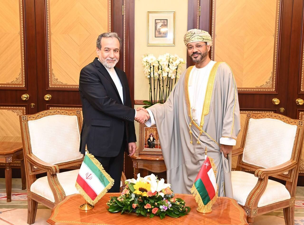 Foreign Minister Araghchi meets Omani counterpart in Turkmenistan
