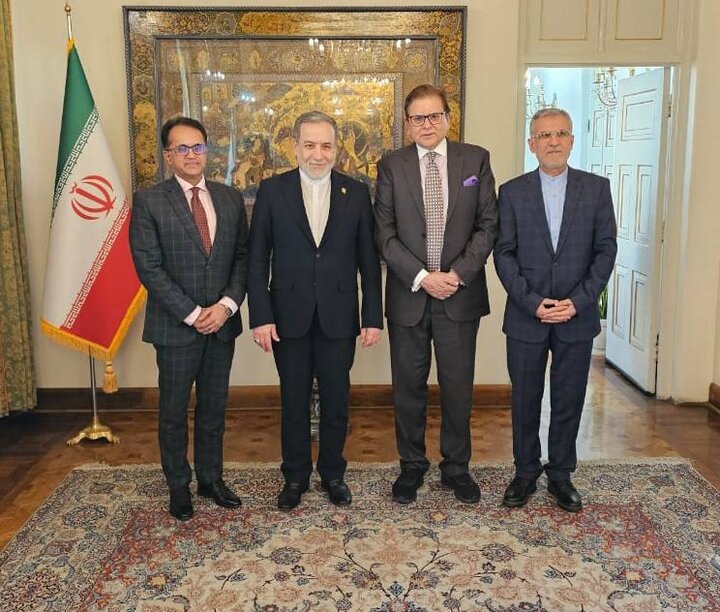 Pakistan special envoy meets with Iran FM Araghchi in Tehran