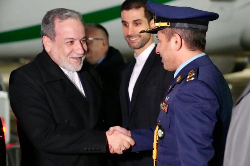 عراقجي يصل إلى بيلاروسيا