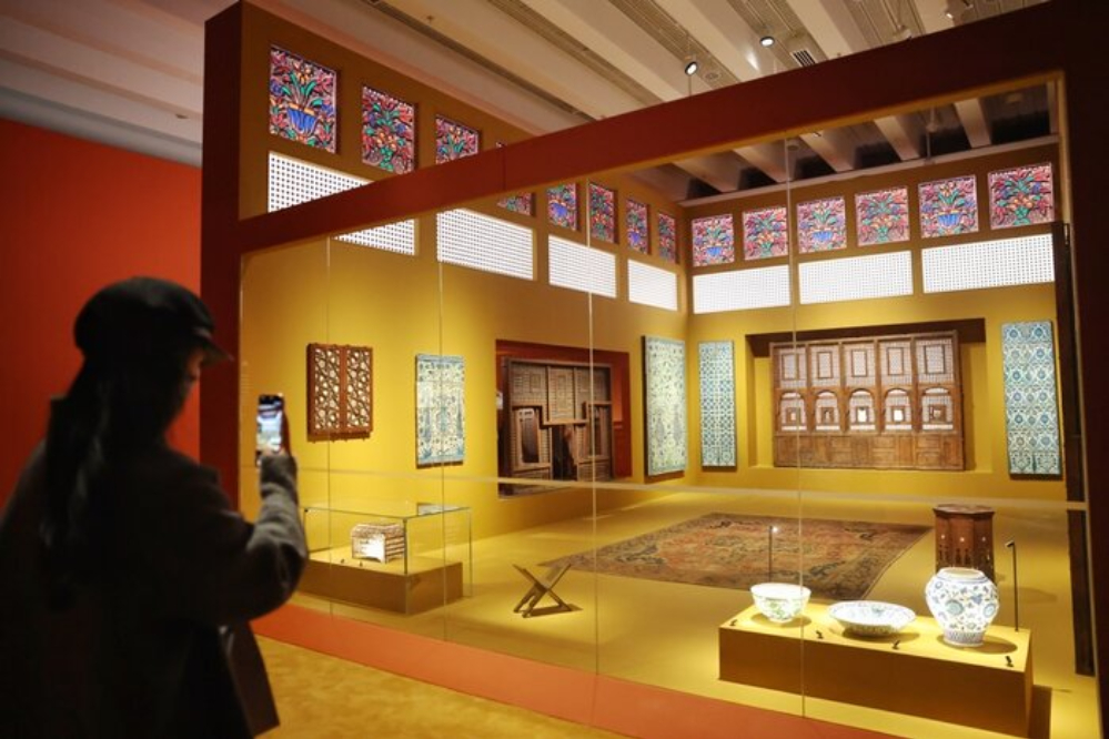 افتتاح معرض "معجزة اللوحات" للروائع الفنية من إيران والهند وتركيا في شنغهاي