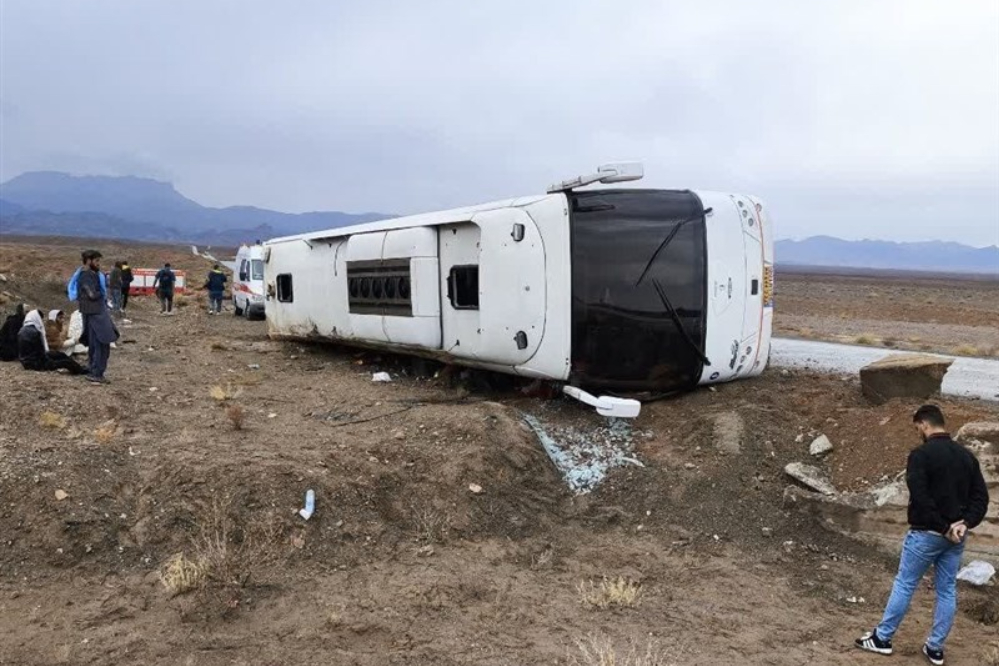 واژگونی 2 اتوبوس در محور زاهدان ـ بم با 14 کشته و زخمی