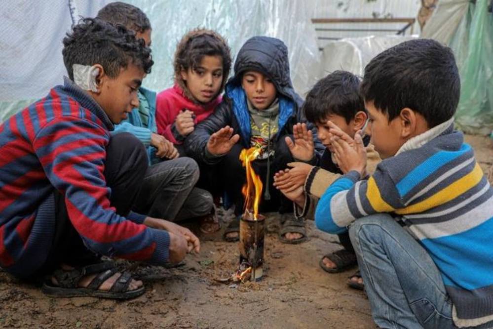 ילדים בעזה מתים מקור; רופאים ללא גבולות קוראים לסיוע דחוף.