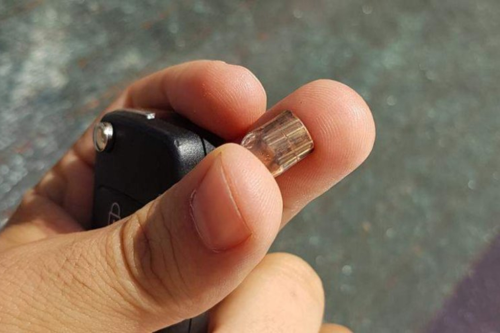 כדור חדר למכוניתו של מנהל המשרד של בן גפיר