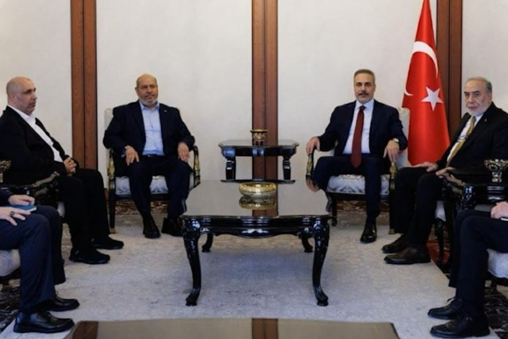 פידאן נפגש עם משלחת חמאס באנקרה כדי לדון בקידום הסכם עזה לשלב השני שלו.