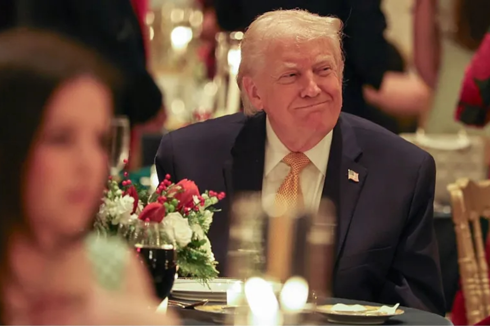 טראמפ מברך את "השמאל הרדיקלי" לחג המולד