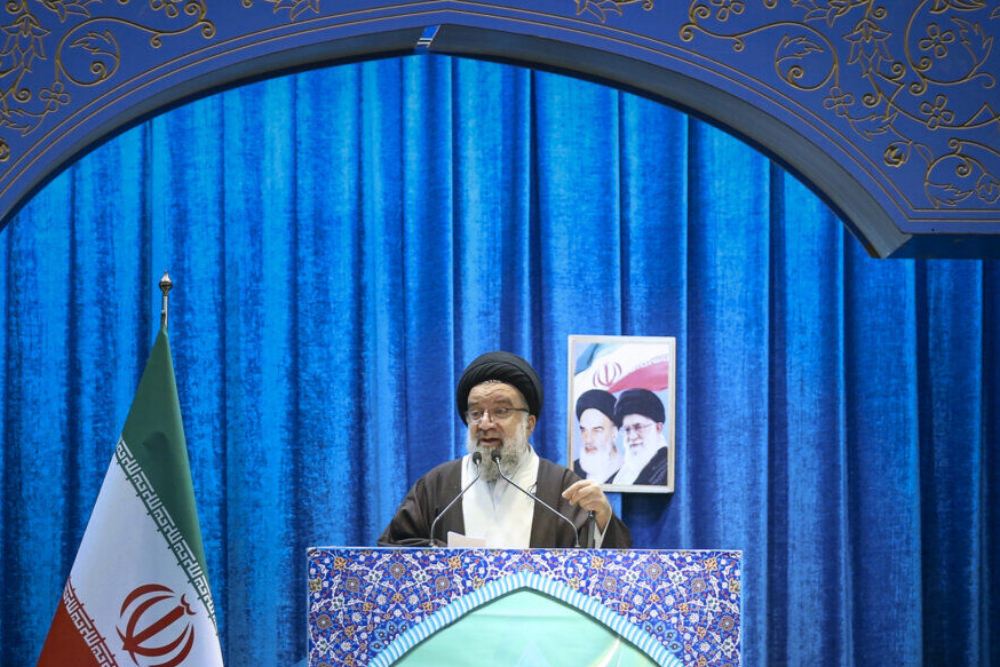 خطيب جمعة طهران المؤقت: إن أضر العدو بنا، فسننغص عليه حياته