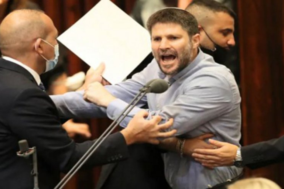 סמוטריץ' מאיים לדרוס את נשיא בית המשפט העליון, מה שעורר זעם בישראל.