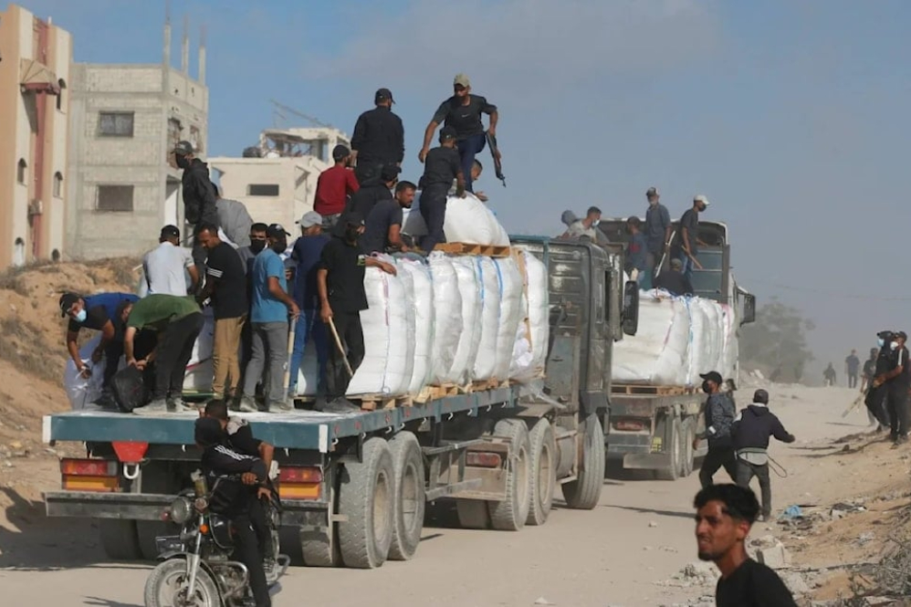 ישראל הודיעה על איסור על פעילותם של 37 ארגונים הומניטריים בעזה על רקע חששות מהידרדרות התנאים ברצועה.