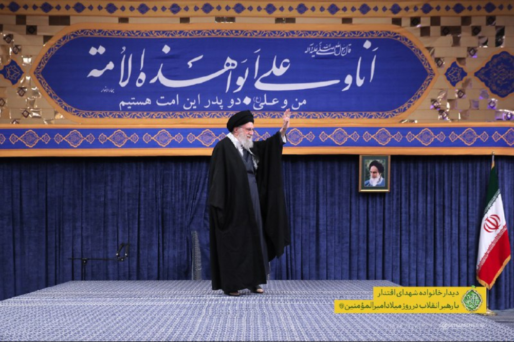 השוק והסוחרים הם בין הקבוצות הנאמנות ביותר למערכת האסלאמית. אם ירצה השם, נכניע את האויב.