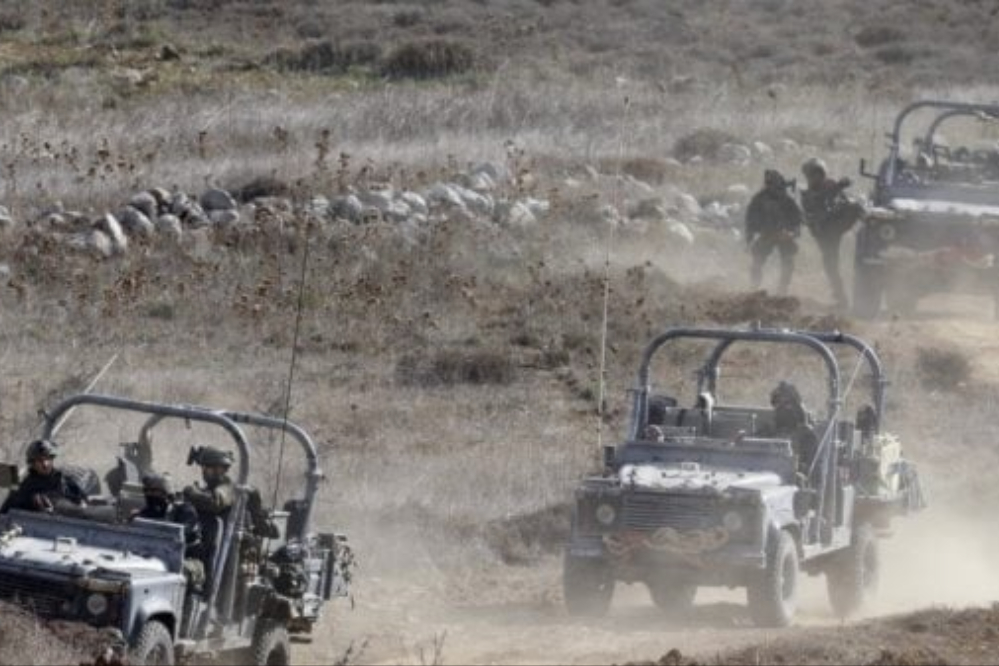 שיירה צבאית ישראלית התקדמה אל תוך אזור הכפרי של דרום קוניטרה לכיוון הכפר בריקה.