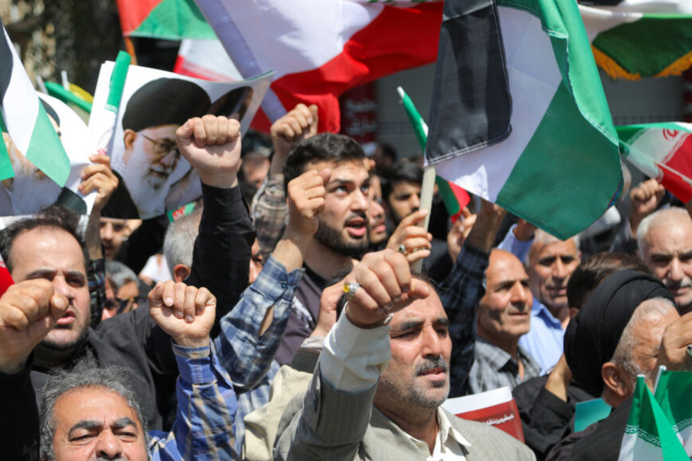 مسيرة شعبية في مدينة زنجان تدين أعمال الشغب
