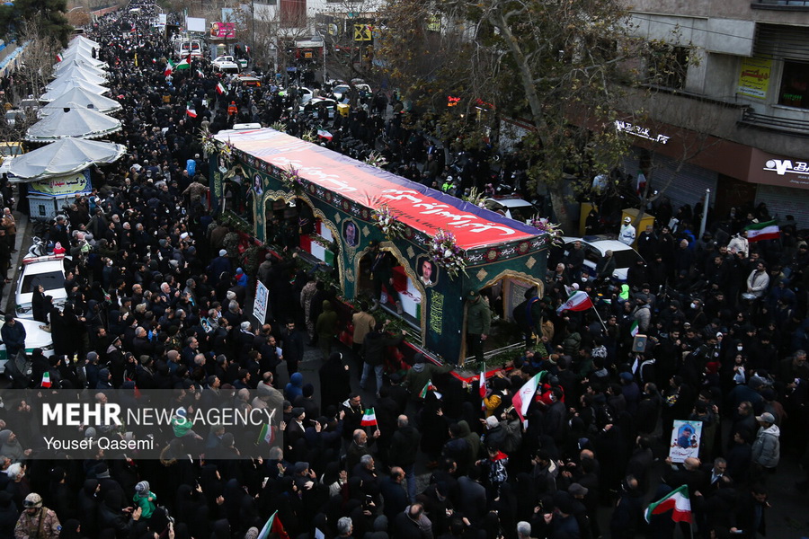 图片新闻：数百万德黑兰市民为骚乱的烈士举行葬礼