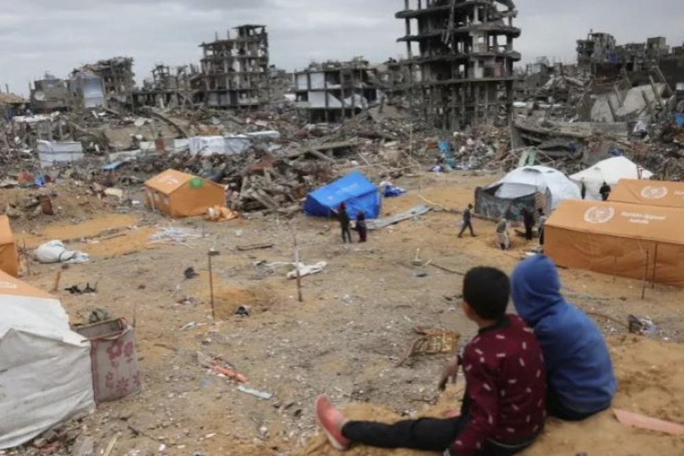 גורמים אמריקאים מקשרים את שיקום עזה לפירוק ההתנגדות מנשקה, וחמאס דוחה זאת.