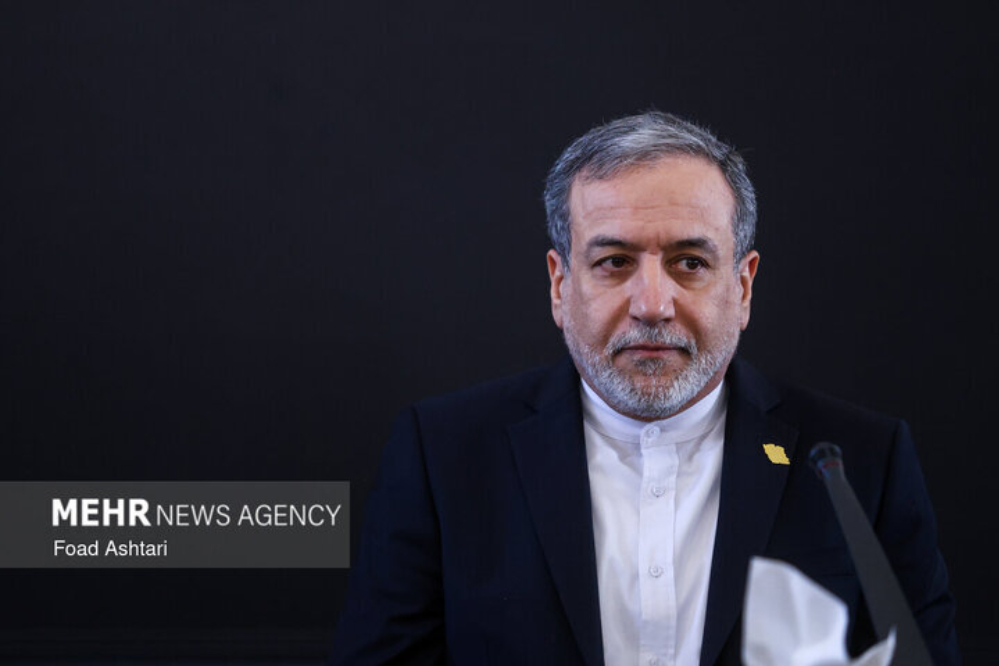 Araghchi holds phone call with regional counterpart